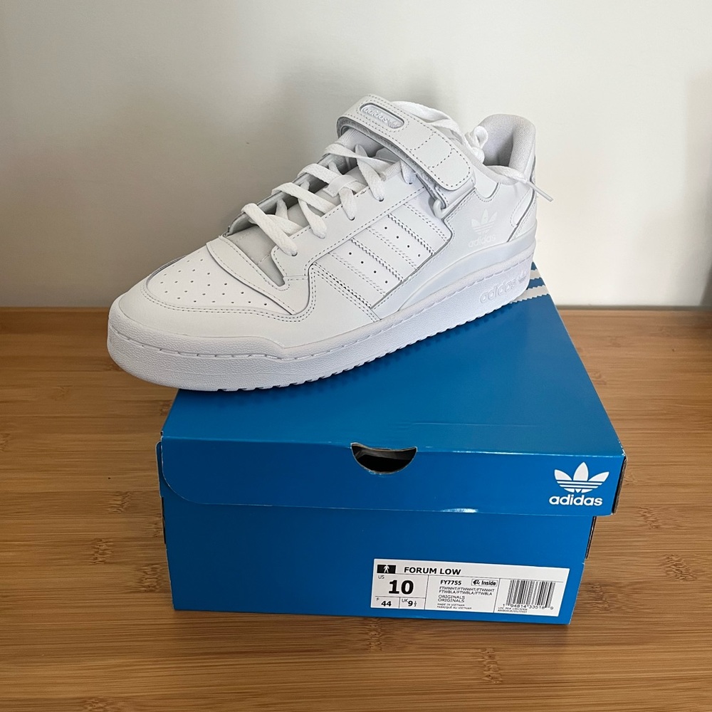 Adidas Originals sneakers - Forum low size 10. BNIB